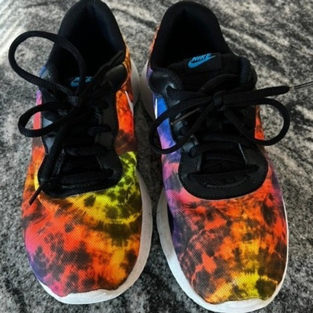Nike Tanjun Sneakers Womens 7 Multicolor Tie-Dye Low Top Shoes Psychedelic Hippi